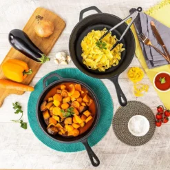 Nuovva 2-in-1 Gietijzeren Steelpan En Braadpan Of Grillplaat Met Dubbel Functie Koekenpan Deksel - 3 Liter - 26cm -Keukenpotten Winkel 1200x1200 1103