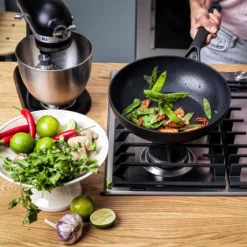 KitchenAid Classic Forged Aluminium Wok ø28cm - Zwart - Inductie - Anti-aanbak -Keukenpotten Winkel 1200x1200 275