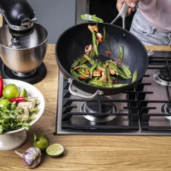 KitchenAid Hard Geanodiseerd Aluminium Wok ø30cm - Zwart - Inductie - Anti-aanbak -Keukenpotten Winkel 1200x1200 289