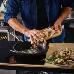 KitchenAid Hard Geanodiseerd Aluminium Koekenpannenset ø20+24+28cm - Zwart - Inductie -Keukenpotten Winkel 1200x1200 641