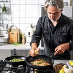 KitchenAid Classic Aluminium Koekenpannenset 2-delig ø24+28cm - Zwart - Inductie 14 KitchenAid Classic Aluminium Koekenpannenset 2-delig ø24+28cm - Zwart - Inductie -Keukenpotten Winkel 1200x1200 646