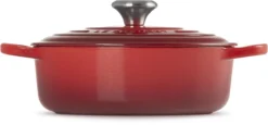 Le Creuset - Gietijzeren - Lage Braadpan - 24cm - Kersenrood 28 Le Creuset - Gietijzeren - Lage Braadpan - 24cm - Kersenrood -Keukenpotten Winkel 1200x560 6
