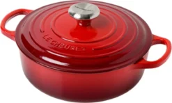 Le Creuset - Gietijzeren - Lage Braadpan - 24cm - Kersenrood 35 Le Creuset - Gietijzeren - Lage Braadpan - 24cm - Kersenrood -Keukenpotten Winkel 1200x719 2