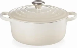 Le Creuset Braadpan Signature Meringue - ø 24 Cm / 4.2 Liter 9 Le Creuset Braadpan Signature Meringue - ø 24 Cm / 4.2 Liter -Keukenpotten Winkel 1200x744 6