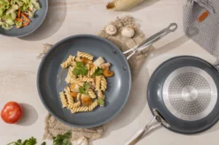 Swiss Pro+ - Koekenpannenset - 3 Delig - Keramisch - Inductie - Milieuvriendelijk - PFAS - PFOA Vrij - Sapphire Green -Keukenpotten Winkel 1200x799 55