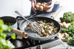 GreenPan Mayflower Koekenpannenset Ø 20cm + Ø 24cm + 1 Accessoire - Lichtblauw - Inductie - PFAS-vrij -Keukenpotten Winkel 1200x800 122