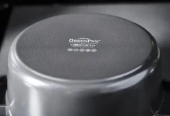 GreenPan Featherweights Braadpan 22cm - Zwart - Inductie - PFAS-vrij 15 GreenPan Featherweights Braadpan 22cm - Zwart - Inductie - PFAS-vrij -Keukenpotten Winkel 1200x823 8