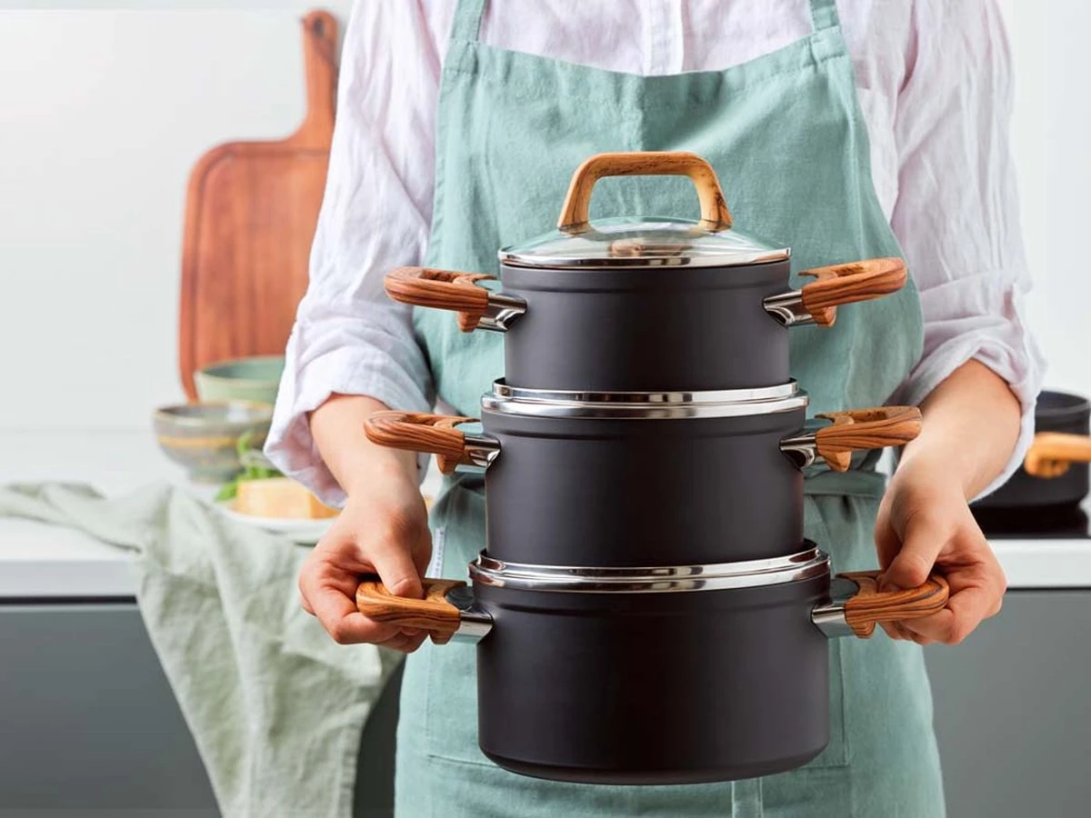 Gero Mark Kookpannenset - 4-delig - Zwart - Houtlook Grepen - Inductie - PFAS-vrij 5 Gero Mark Kookpannenset - 4-delig - Zwart - Houtlook Grepen - Inductie - PFAS-vrij - Afbeelding 5