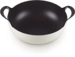 Le Creuset Gietijzeren Balti-pan In Meringue 24 Cm 2,7l -Keukenpotten Winkel 1200x908 1